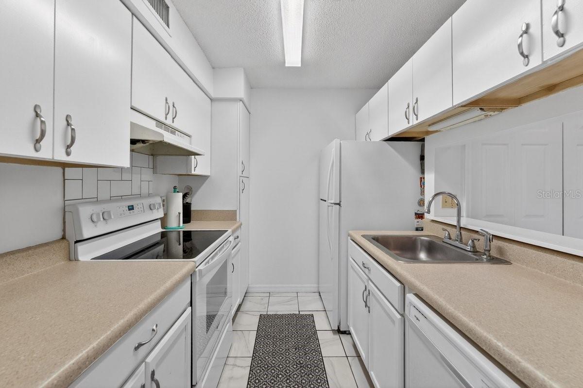 Image 7 of 70 For 1401 Palmetto Avenue 806