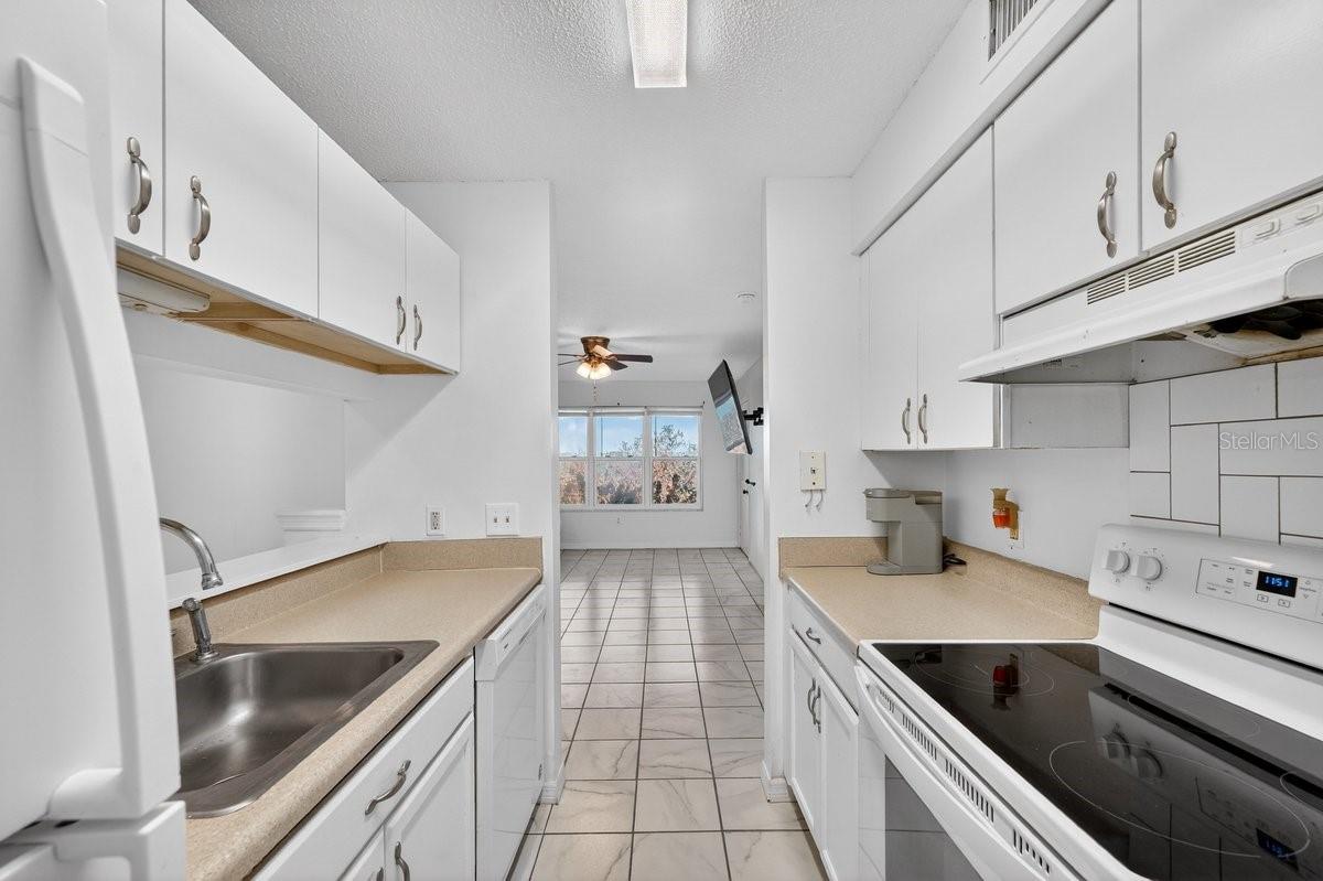 Image 8 of 70 For 1401 Palmetto Avenue 806