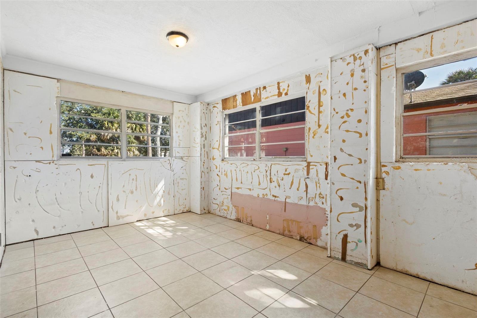 Image 28 of 37 For 1536 Espanola Avenue