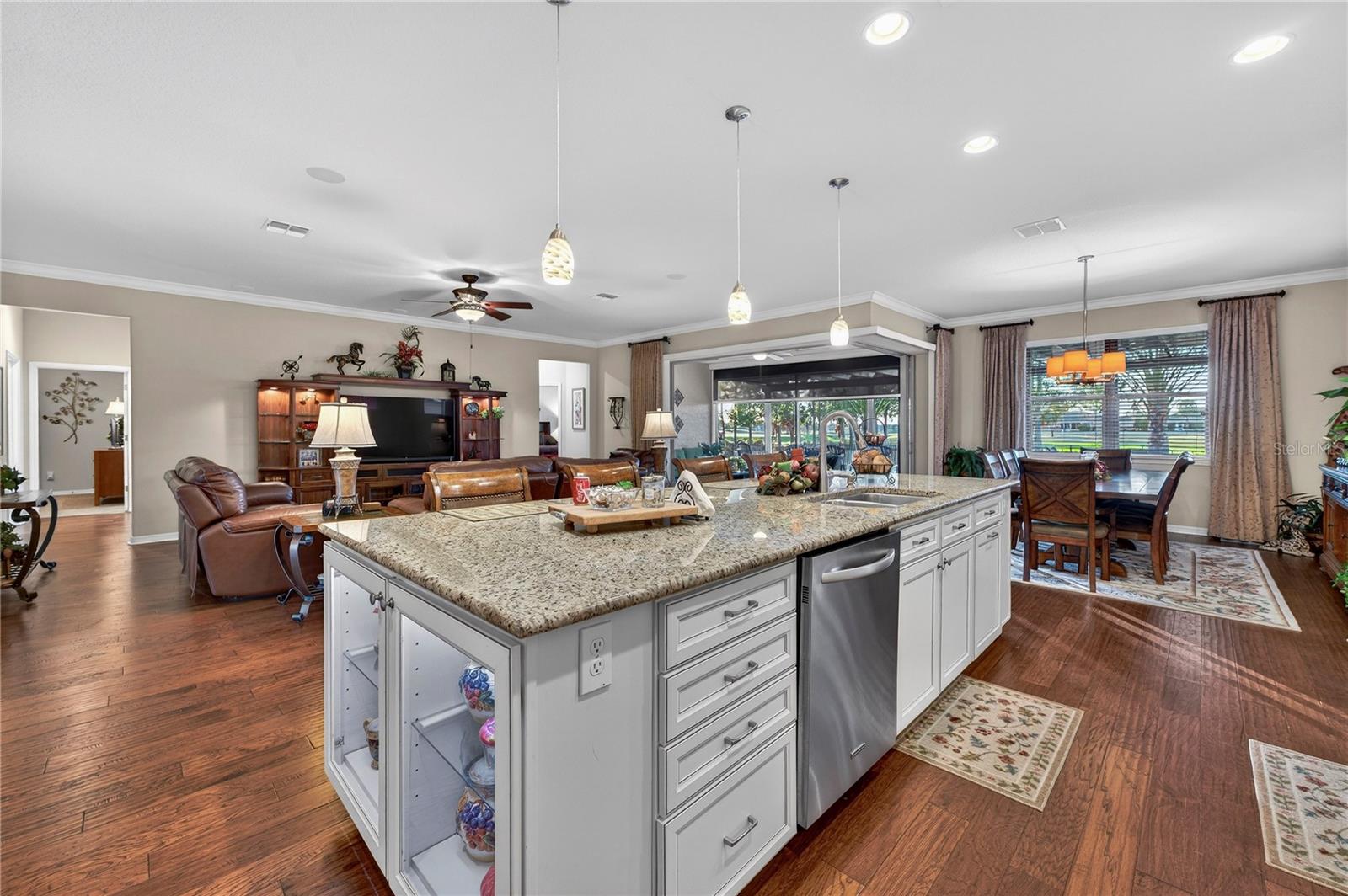 Image 14 of 52 For 9527 70th Loop