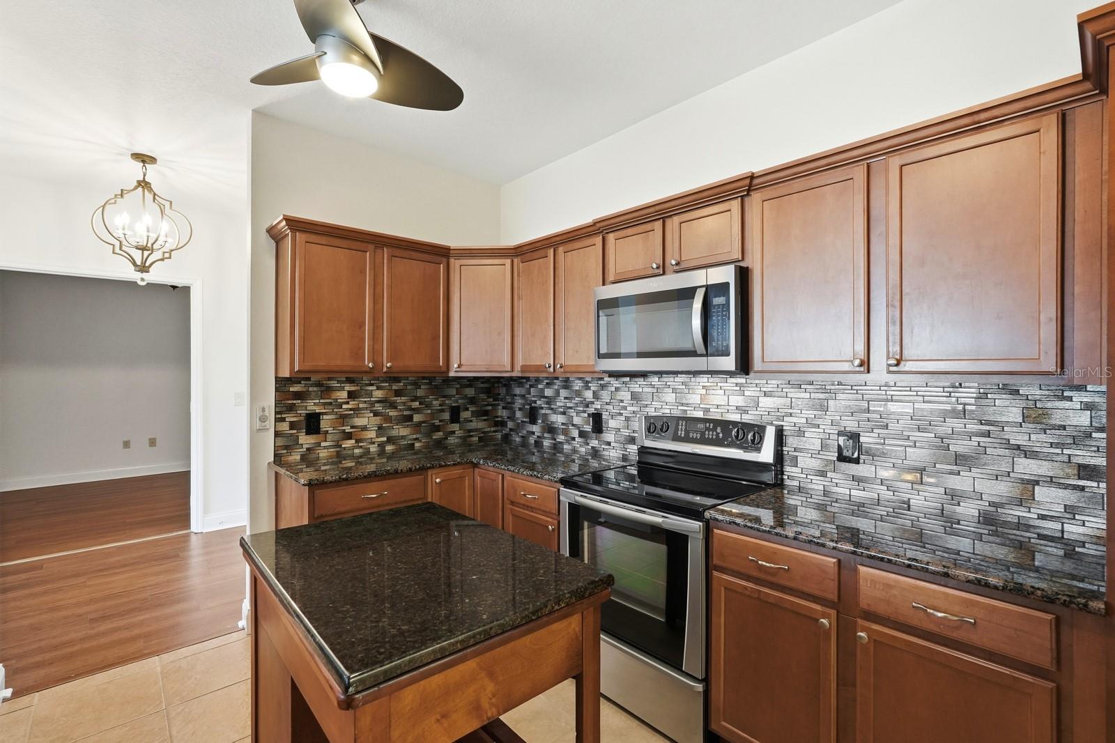 Image 22 of 57 For 2801 Ridgewood Avenue 1504