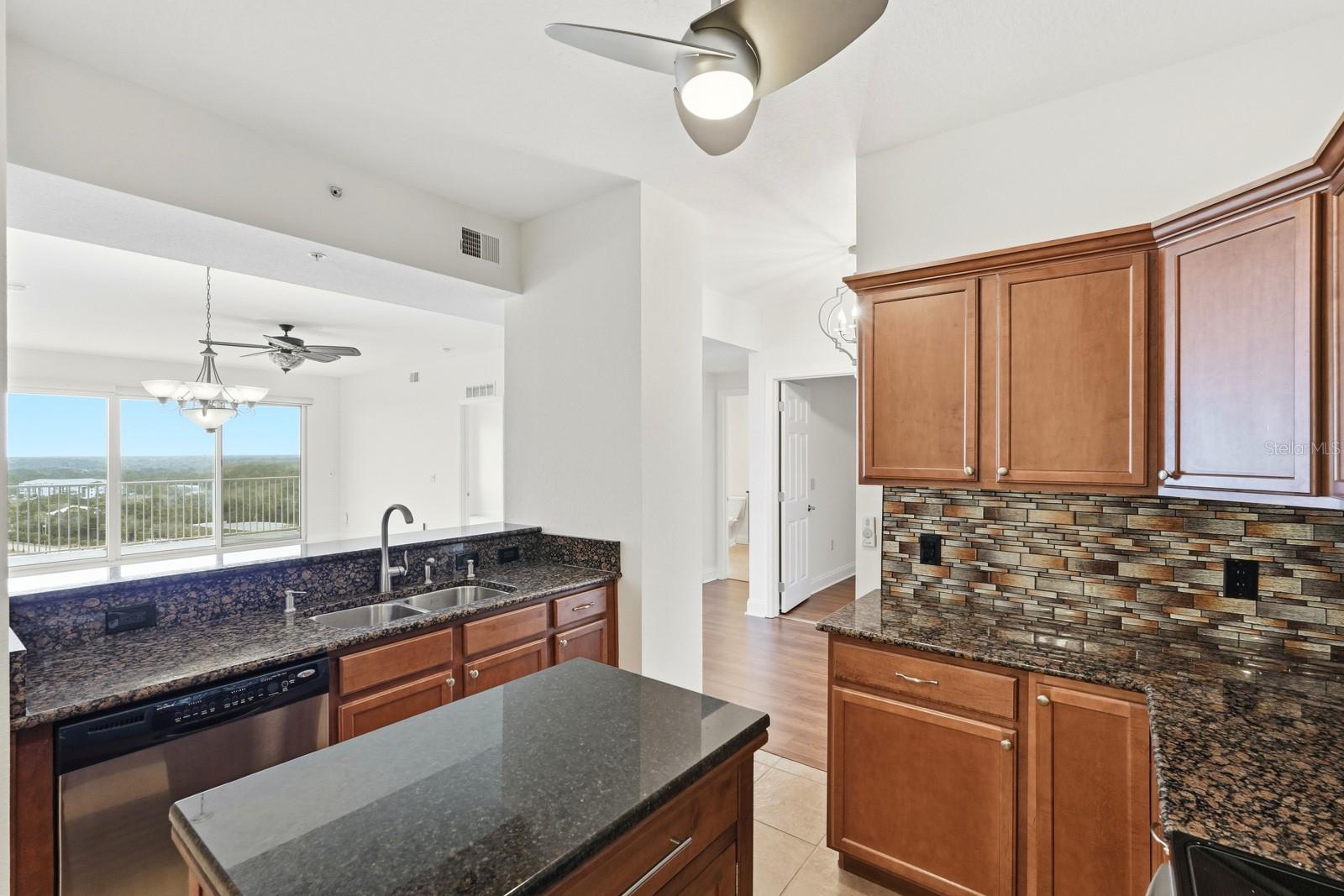 Image 23 of 57 For 2801 Ridgewood Avenue 1504