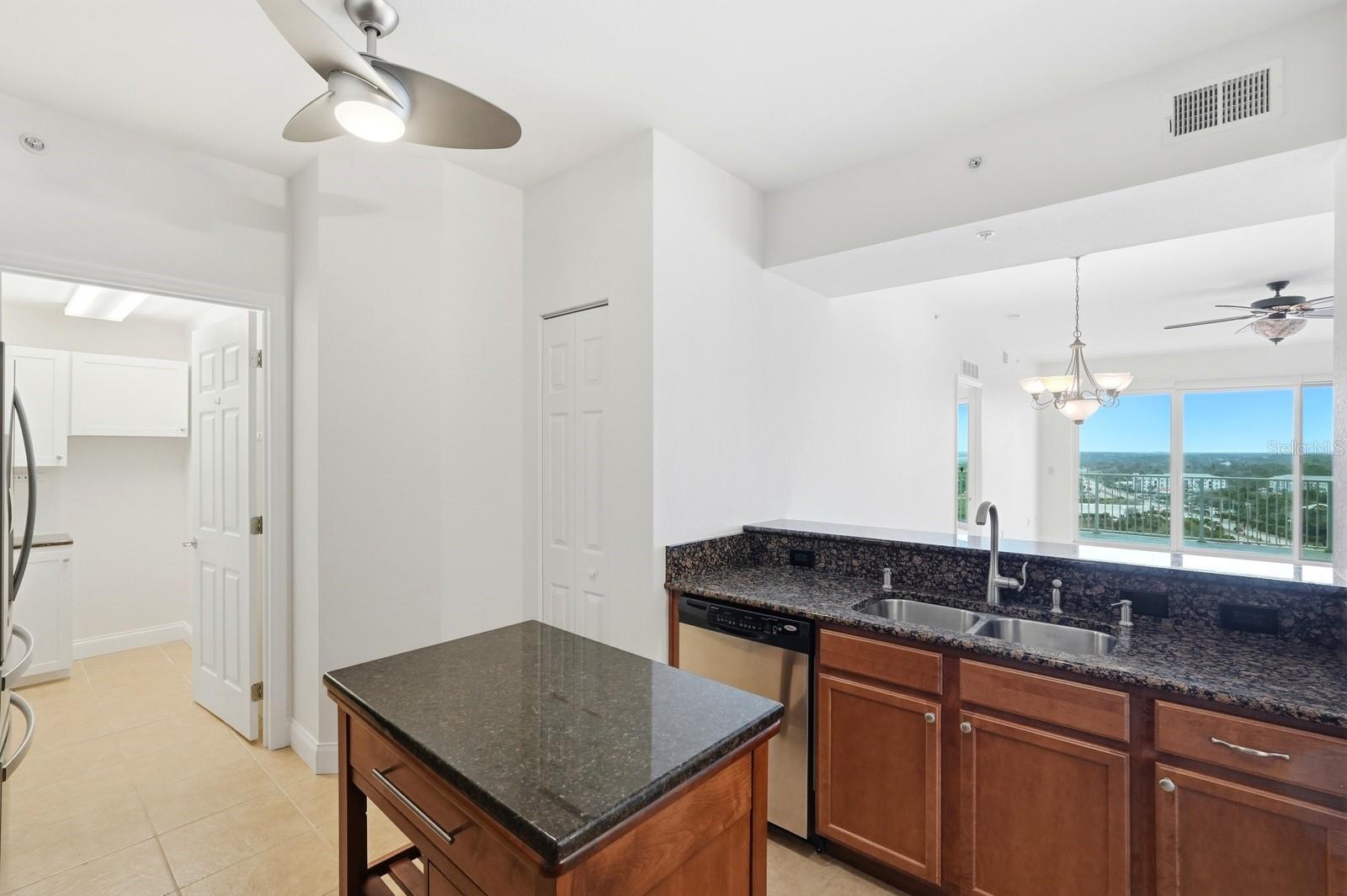 Image 24 of 57 For 2801 Ridgewood Avenue 1504