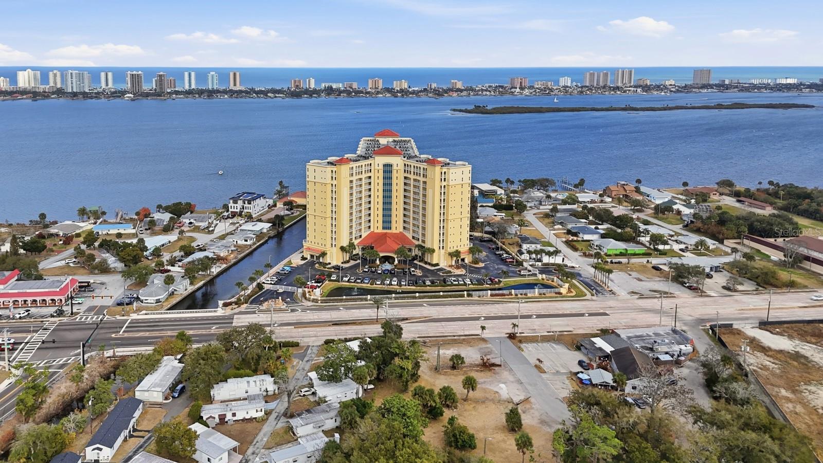 Image 3 of 57 For 2801 Ridgewood Avenue 1504