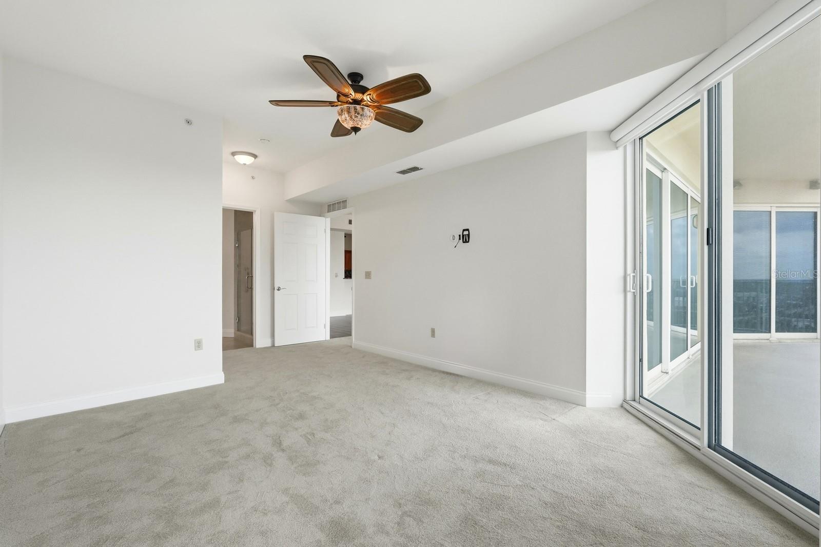 Image 30 of 57 For 2801 Ridgewood Avenue 1504