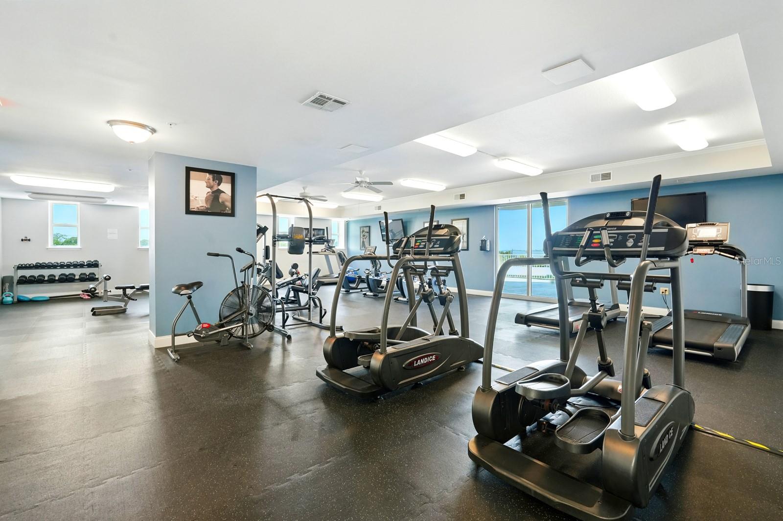 Image 53 of 57 For 2801 Ridgewood Avenue 1504