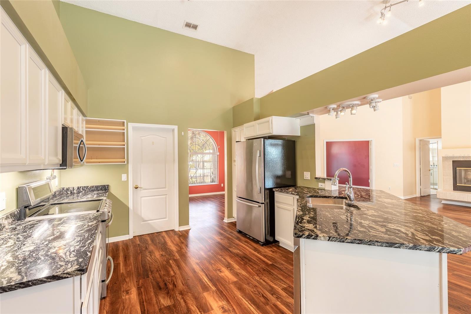 Image 10 of 44 For 452 Holly Drive