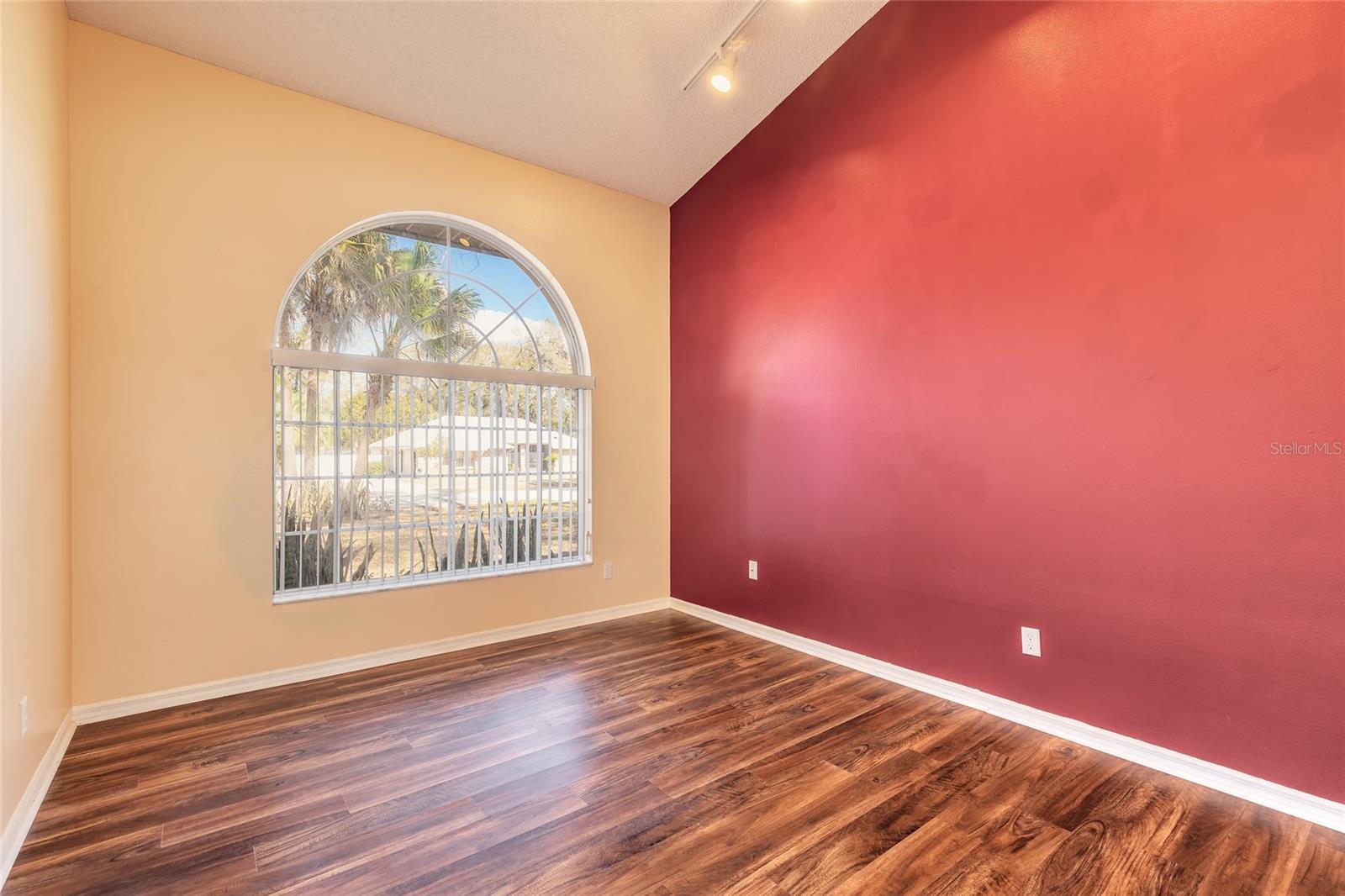 Image 25 of 44 For 452 Holly Drive