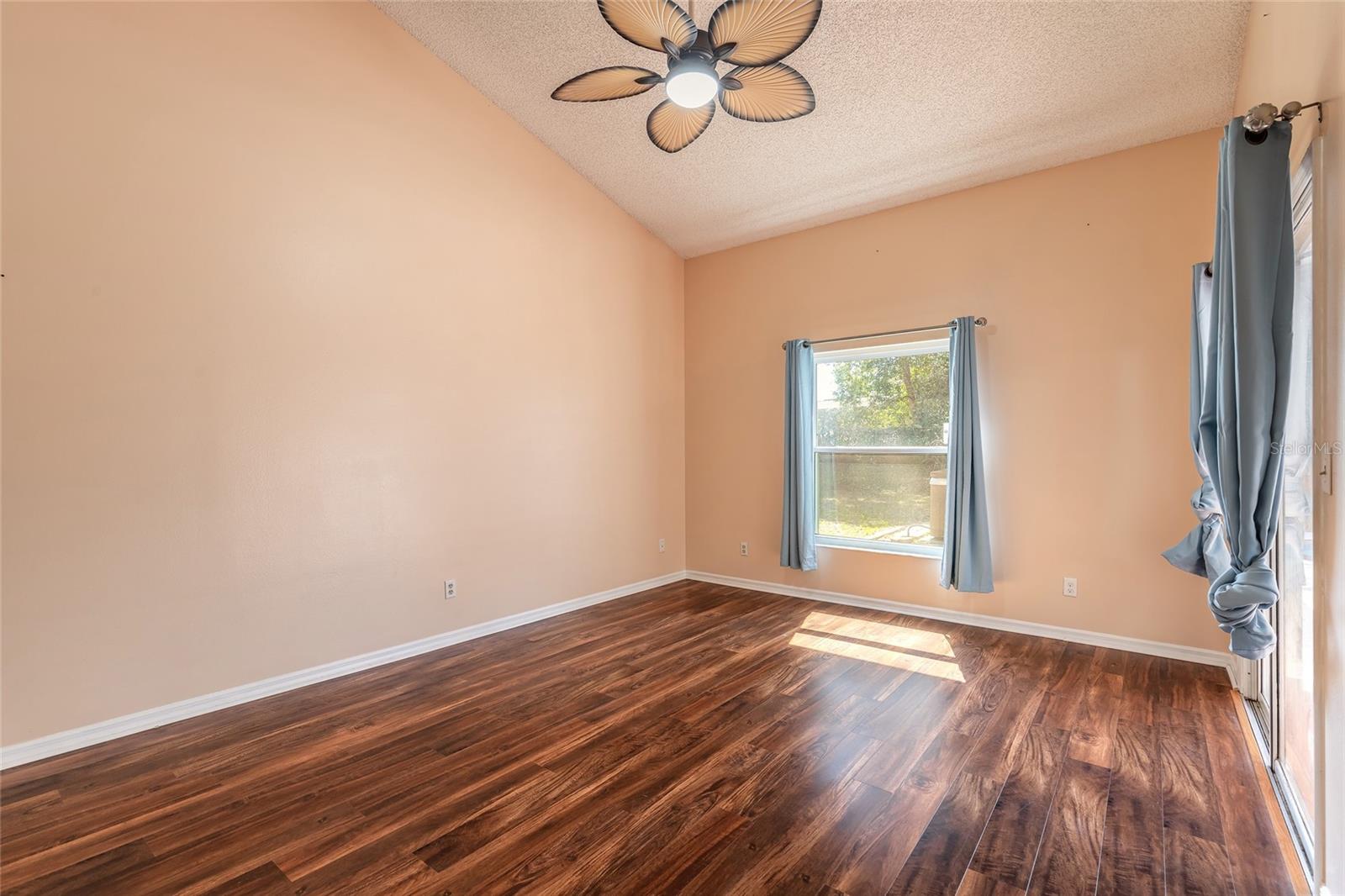 Image 28 of 44 For 452 Holly Drive