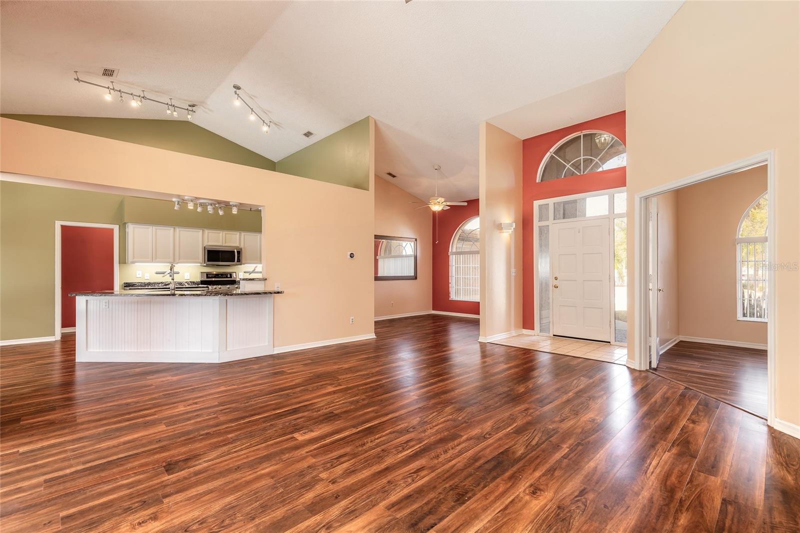 Image 5 of 44 For 452 Holly Drive