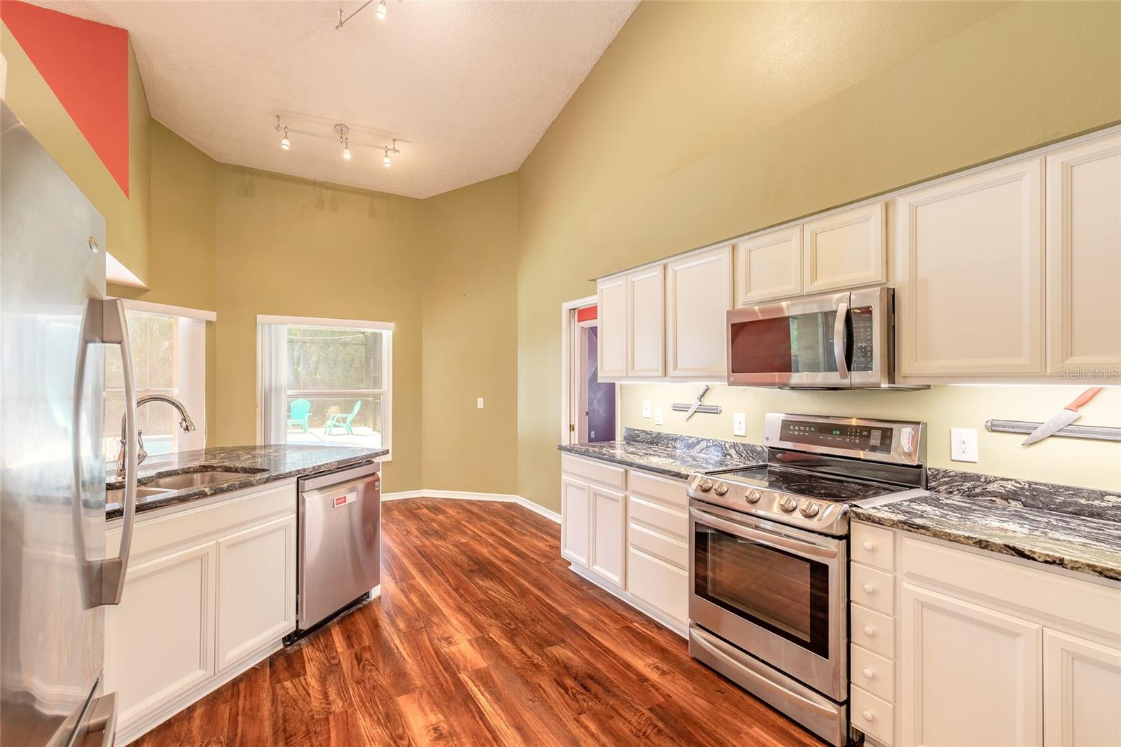 Image 8 of 44 For 452 Holly Drive