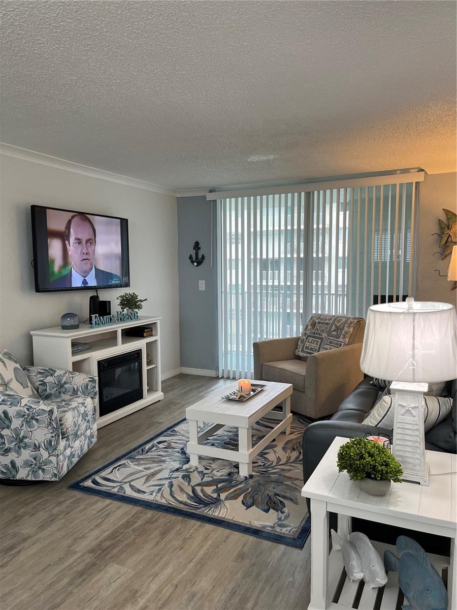 Image 3 of 10 For 2727 Atlantic Avenue 414