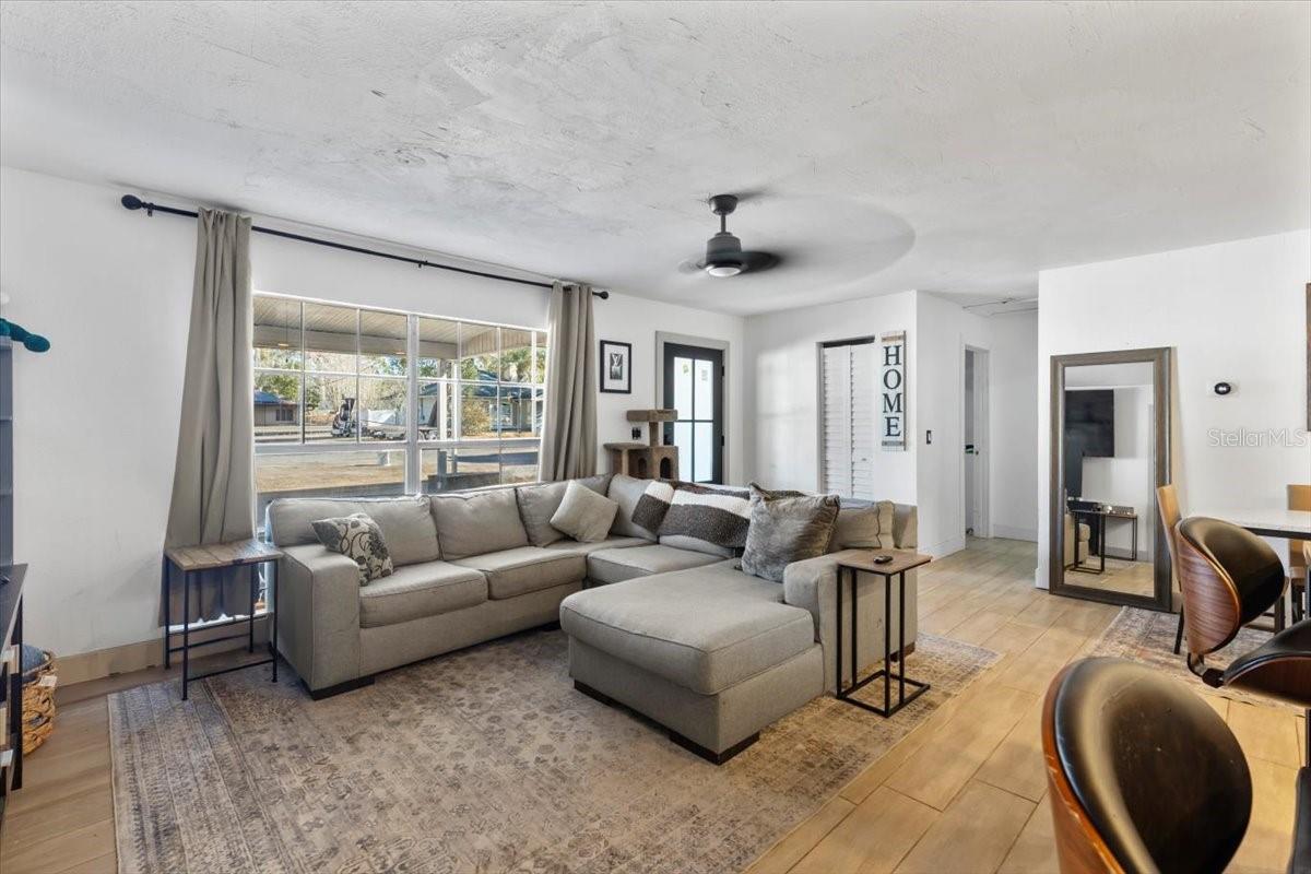 Image 10 of 37 For 980 Thelma Avenue