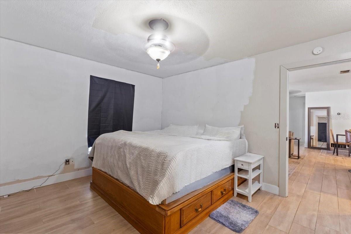 Image 12 of 37 For 980 Thelma Avenue