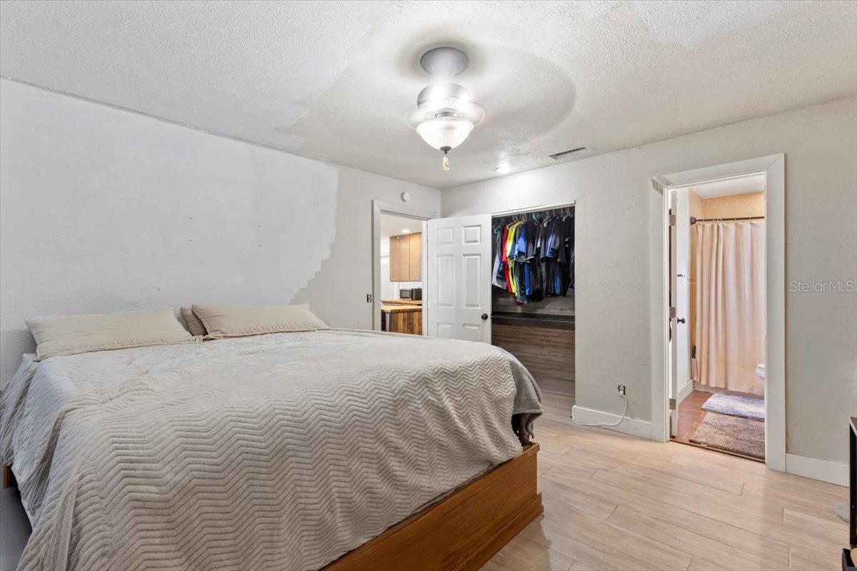 Image 13 of 37 For 980 Thelma Avenue