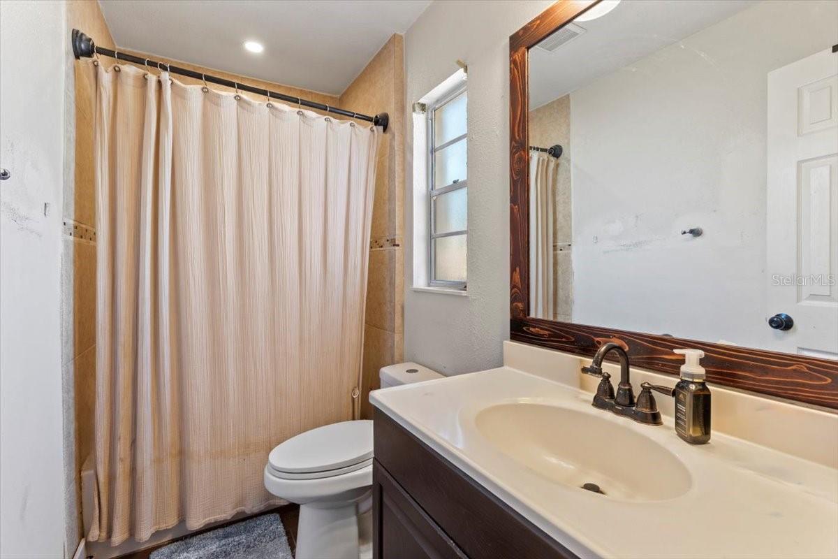 Image 14 of 37 For 980 Thelma Avenue