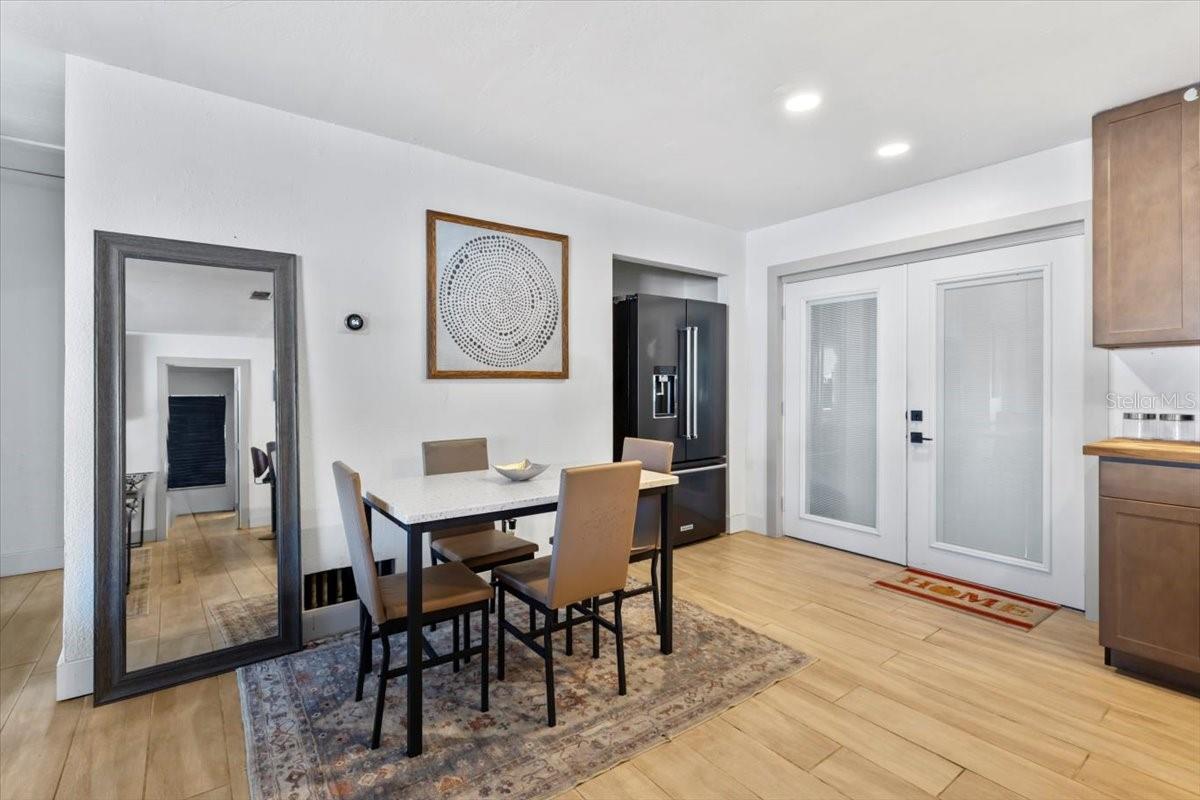 Image 15 of 37 For 980 Thelma Avenue