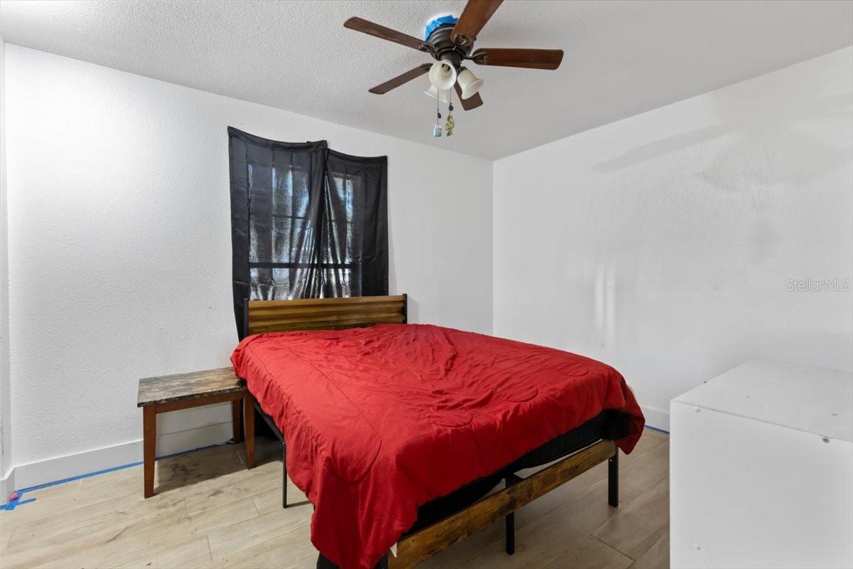 Image 16 of 37 For 980 Thelma Avenue