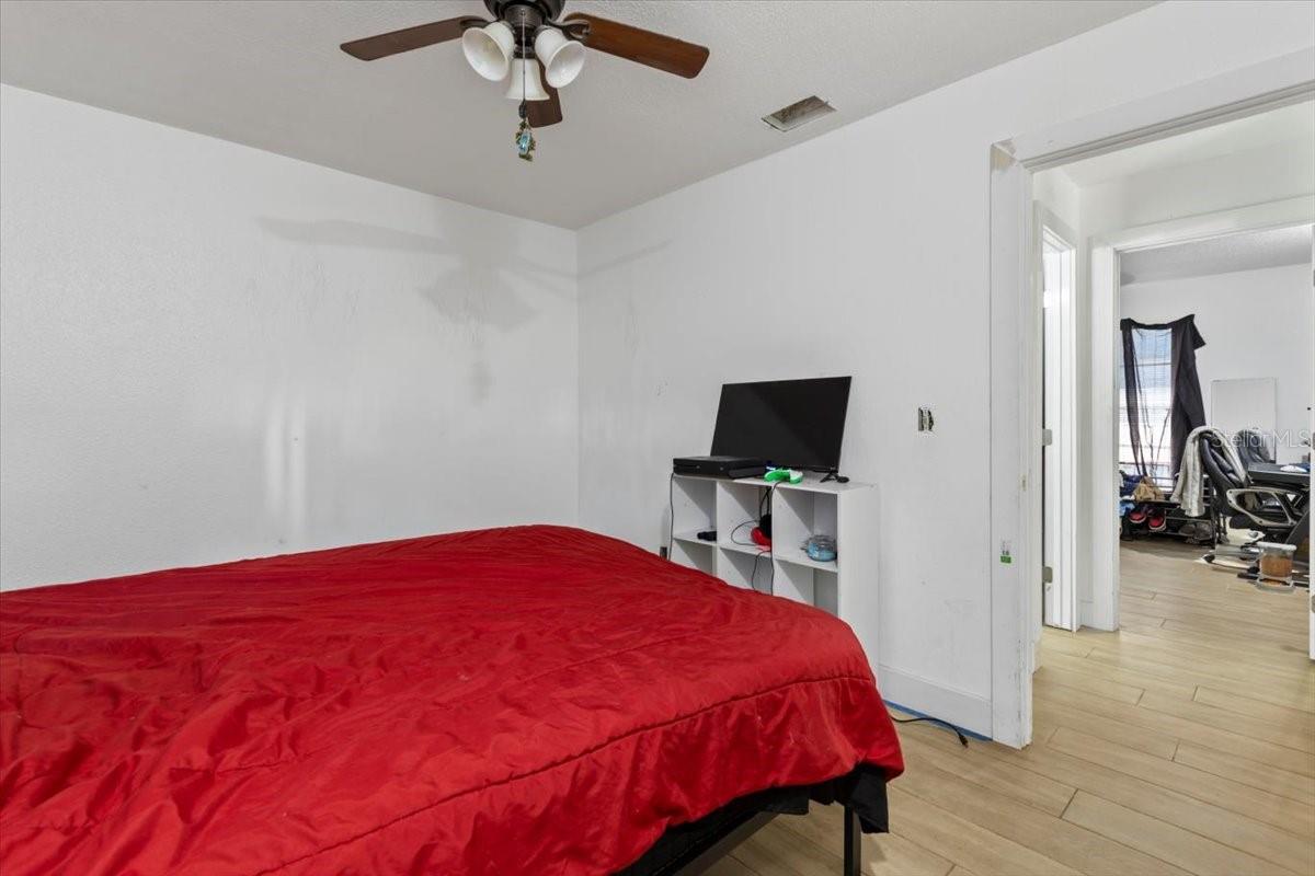 Image 17 of 37 For 980 Thelma Avenue