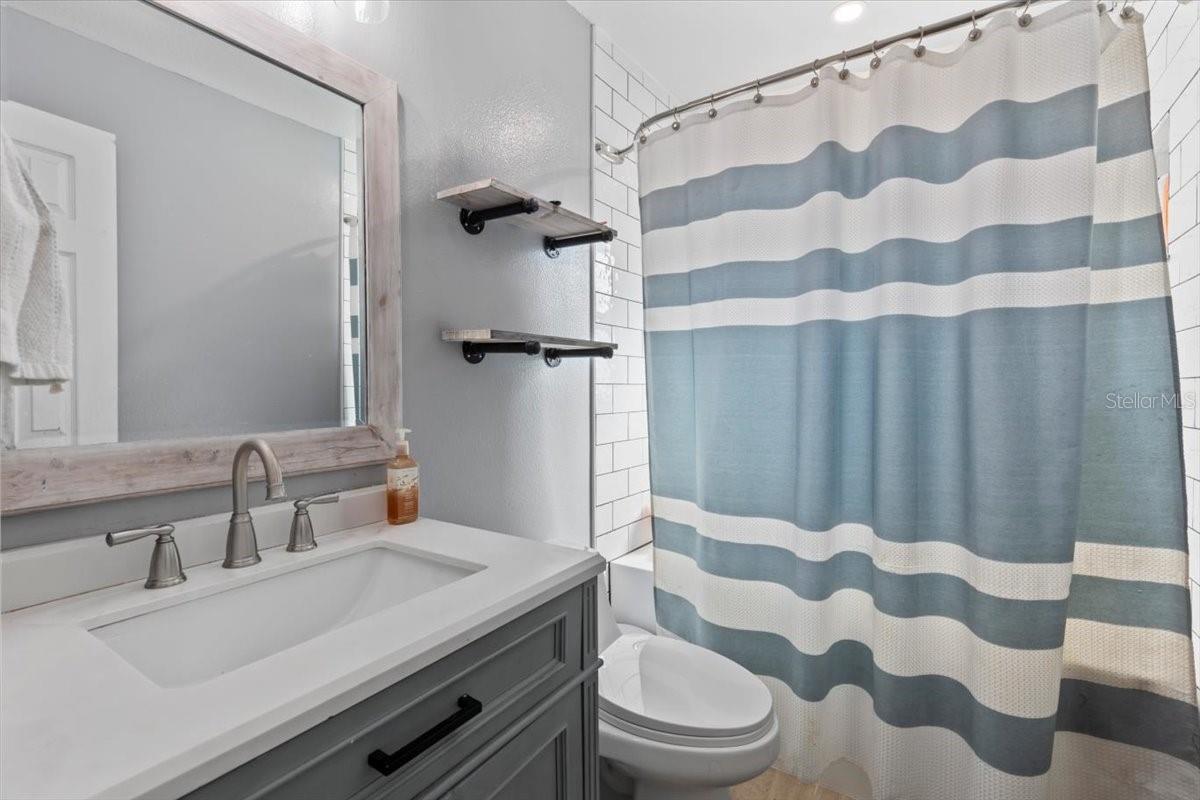 Image 18 of 37 For 980 Thelma Avenue