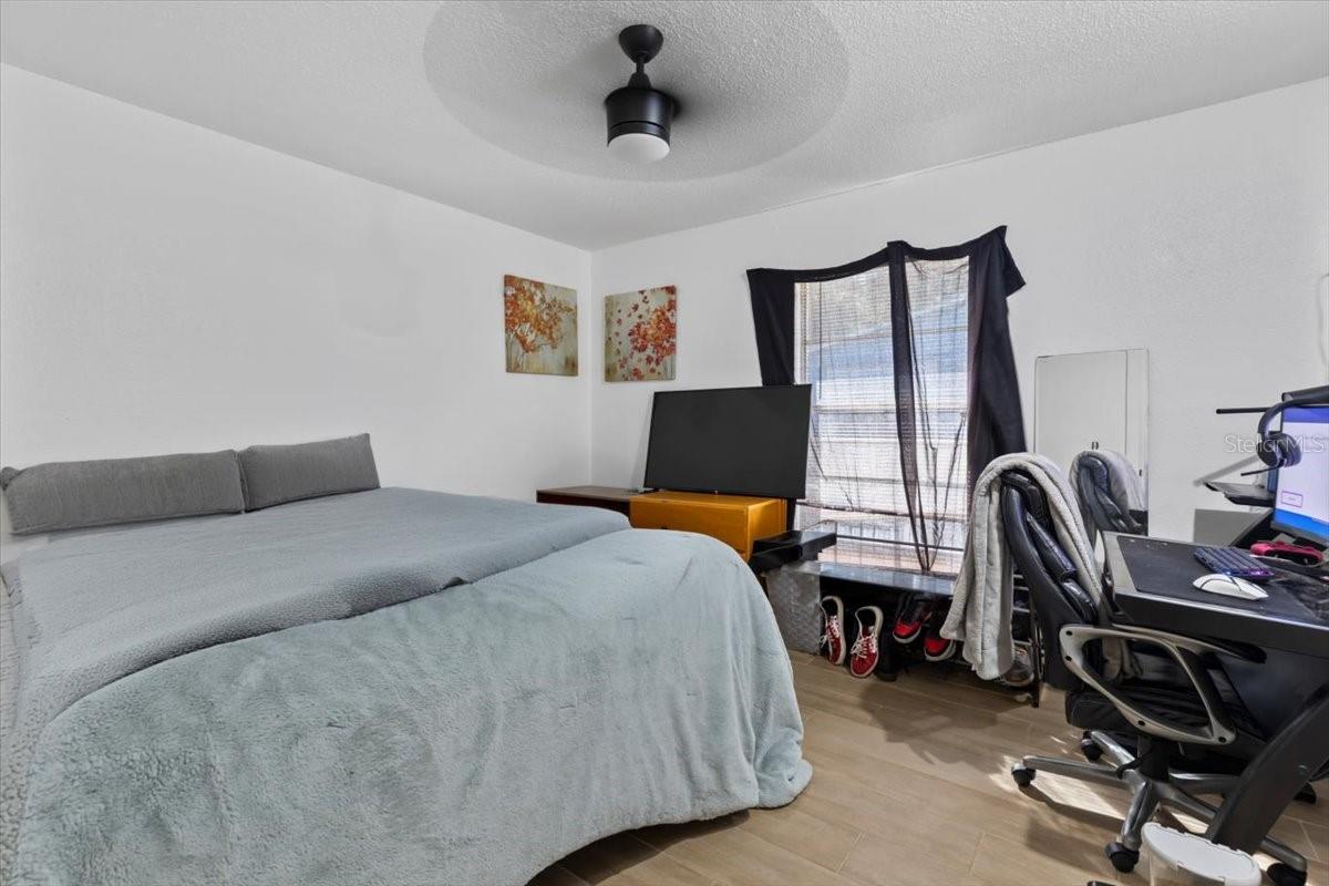 Image 20 of 37 For 980 Thelma Avenue