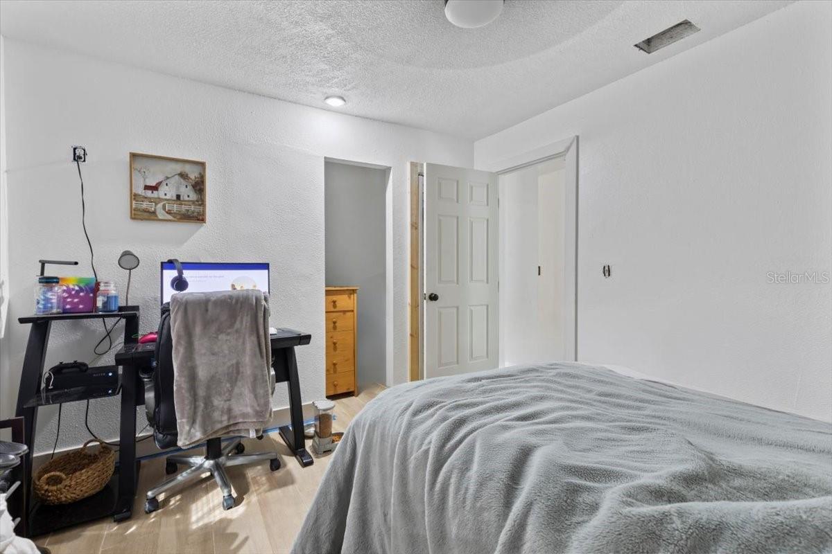 Image 21 of 37 For 980 Thelma Avenue