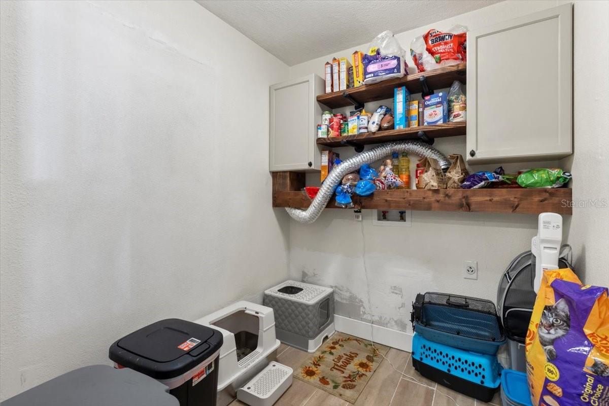 Image 22 of 37 For 980 Thelma Avenue