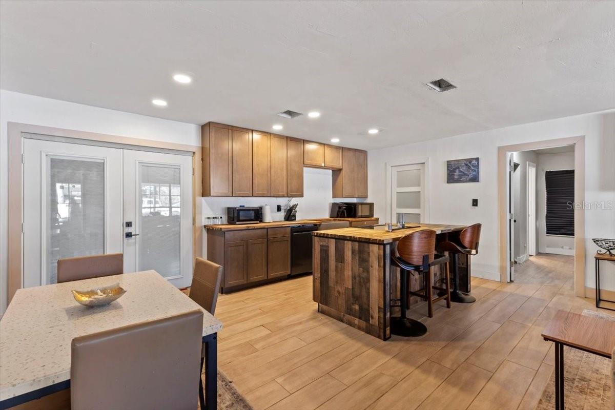 Image 3 of 37 For 980 Thelma Avenue