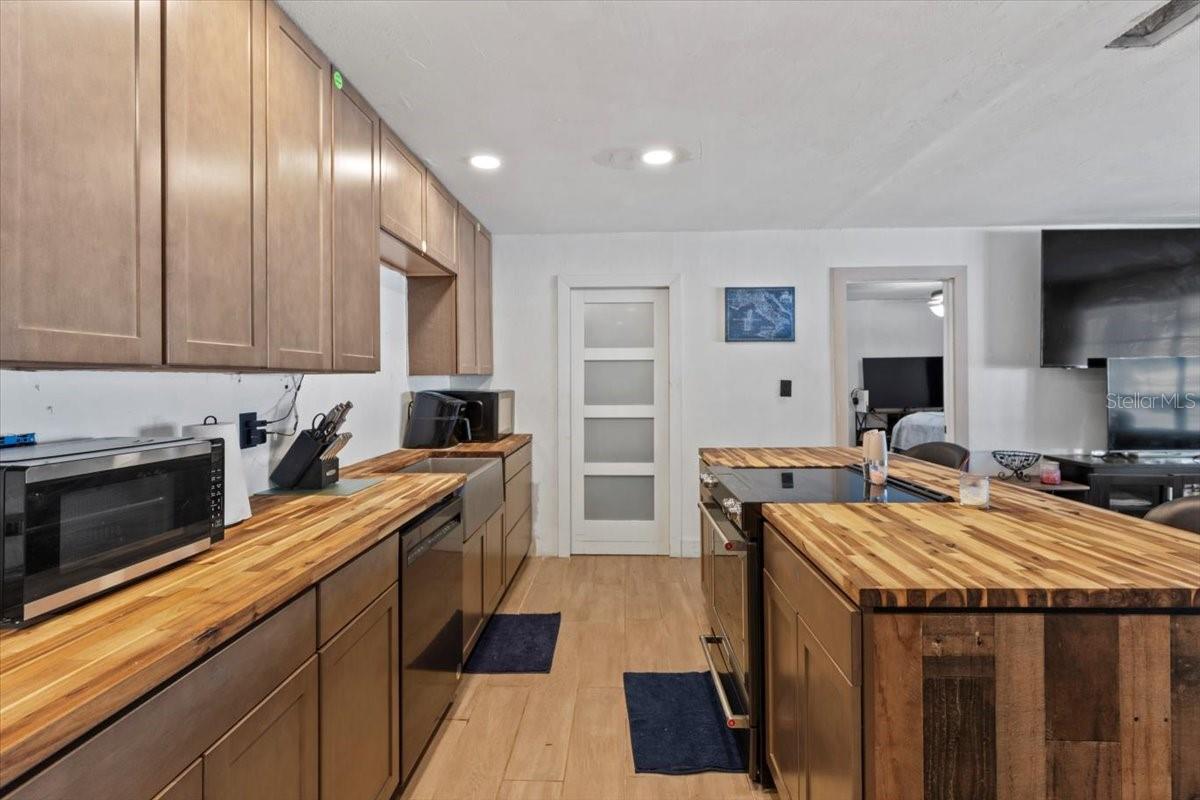 Image 5 of 37 For 980 Thelma Avenue