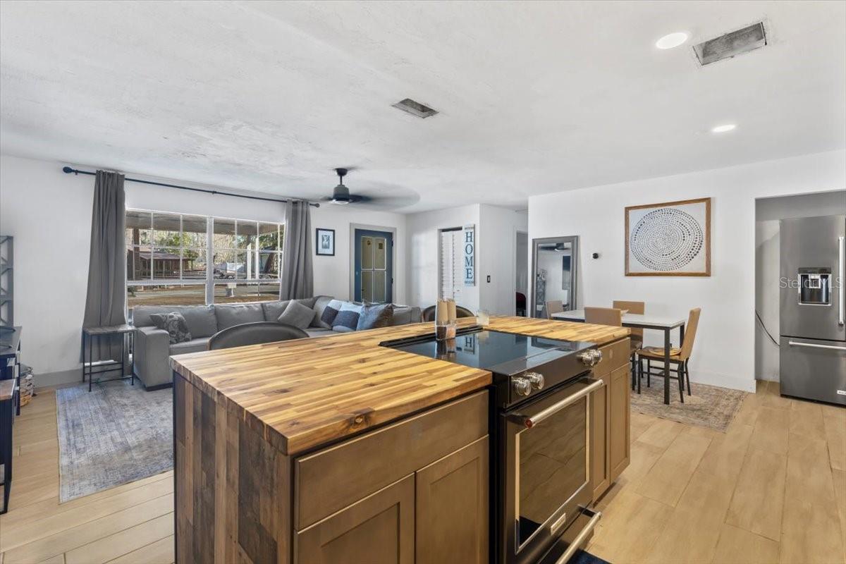 Image 7 of 37 For 980 Thelma Avenue