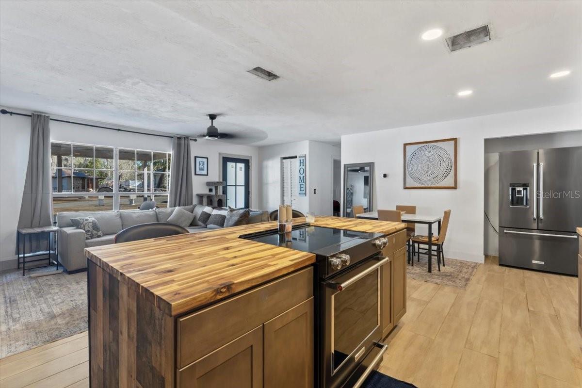 Image 8 of 37 For 980 Thelma Avenue