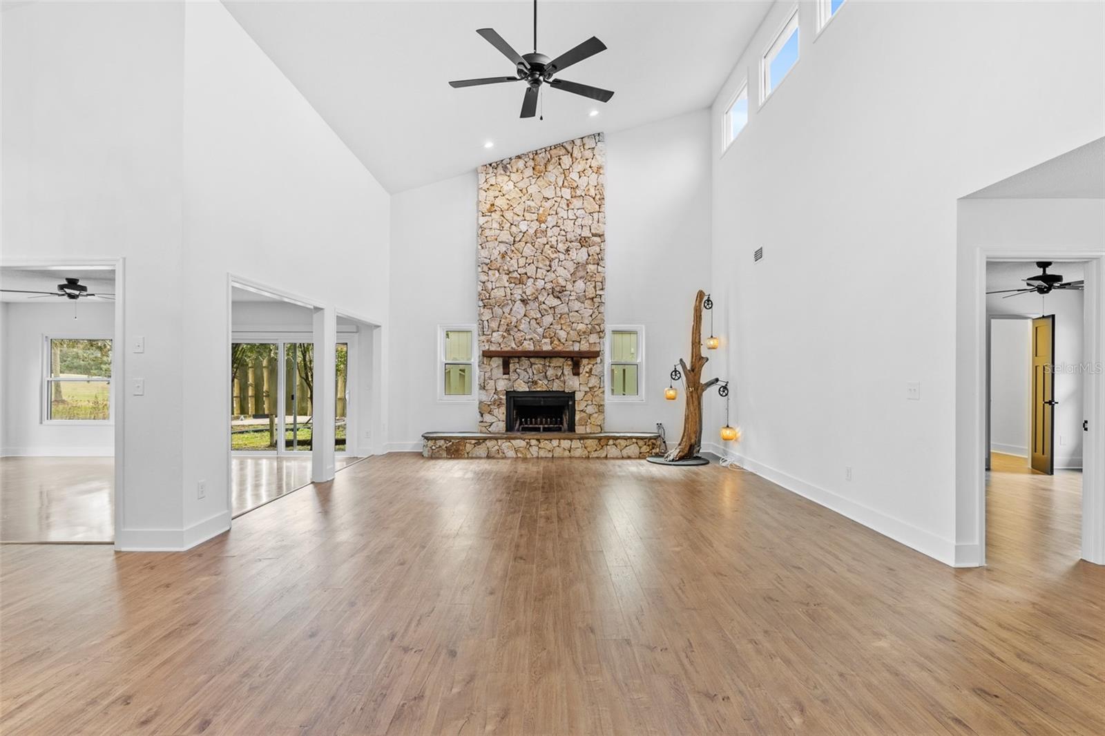 Image 4 of 52 For 136 Sea Duck Circle E