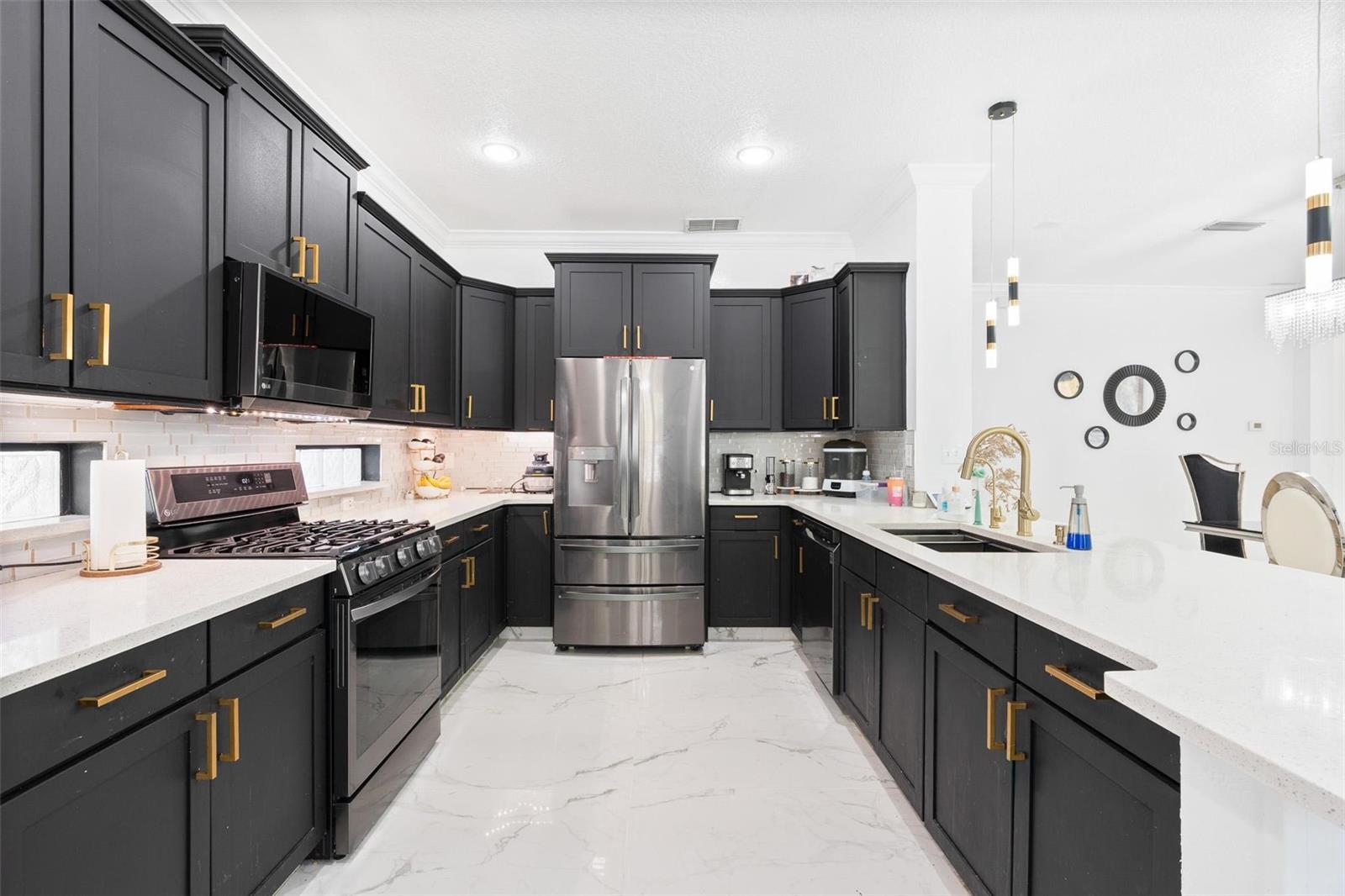 Image 10 of 33 For 400 Brookfield Terrace