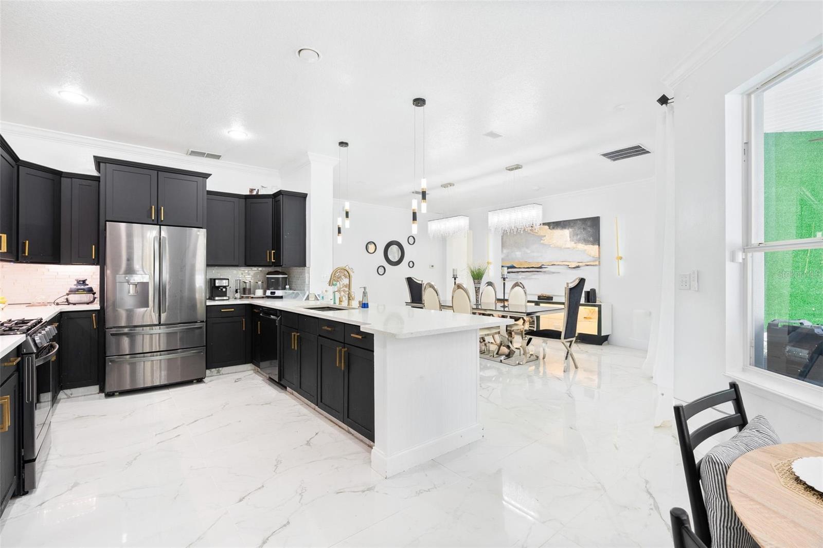 Image 9 of 33 For 400 Brookfield Terrace