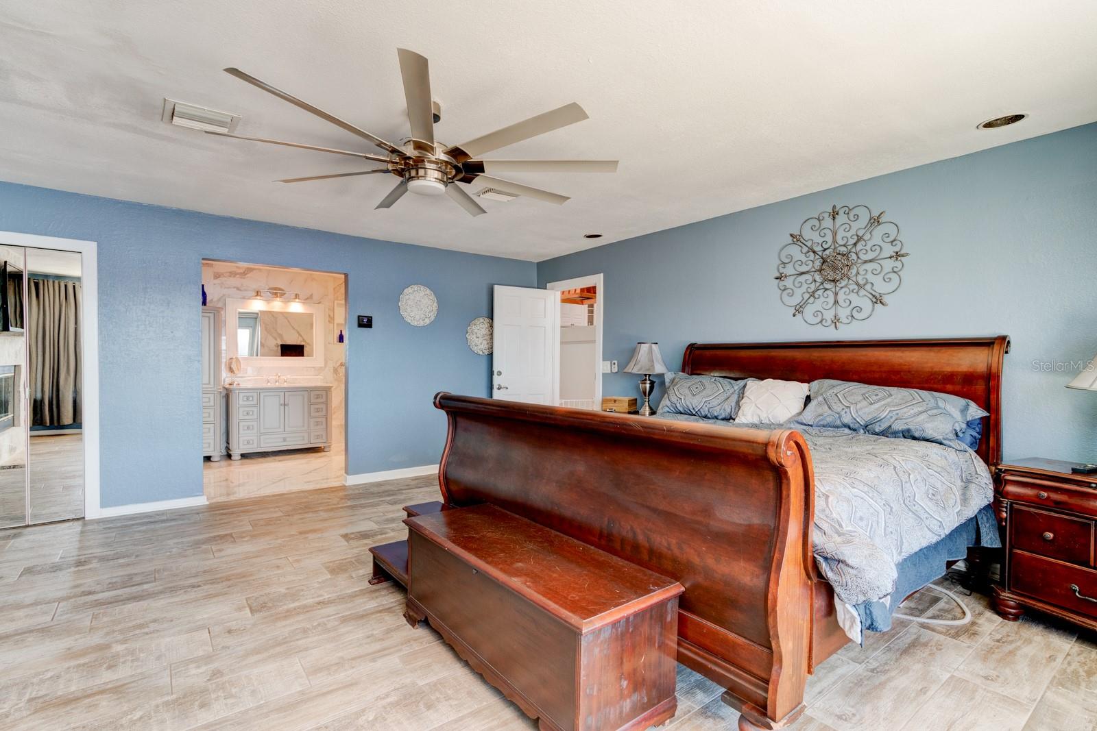 Image 25 of 67 For 1480 Lakeview Drive