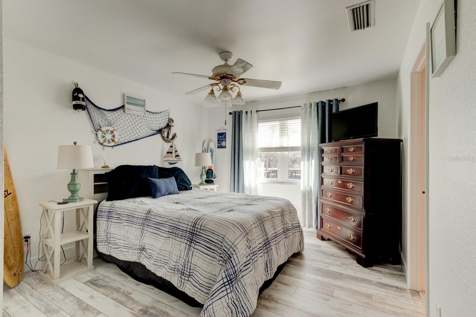 Image 45 of 67 For 1480 Lakeview Drive