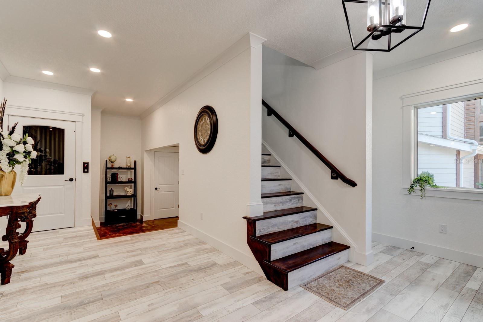 Image 5 of 67 For 1480 Lakeview Drive