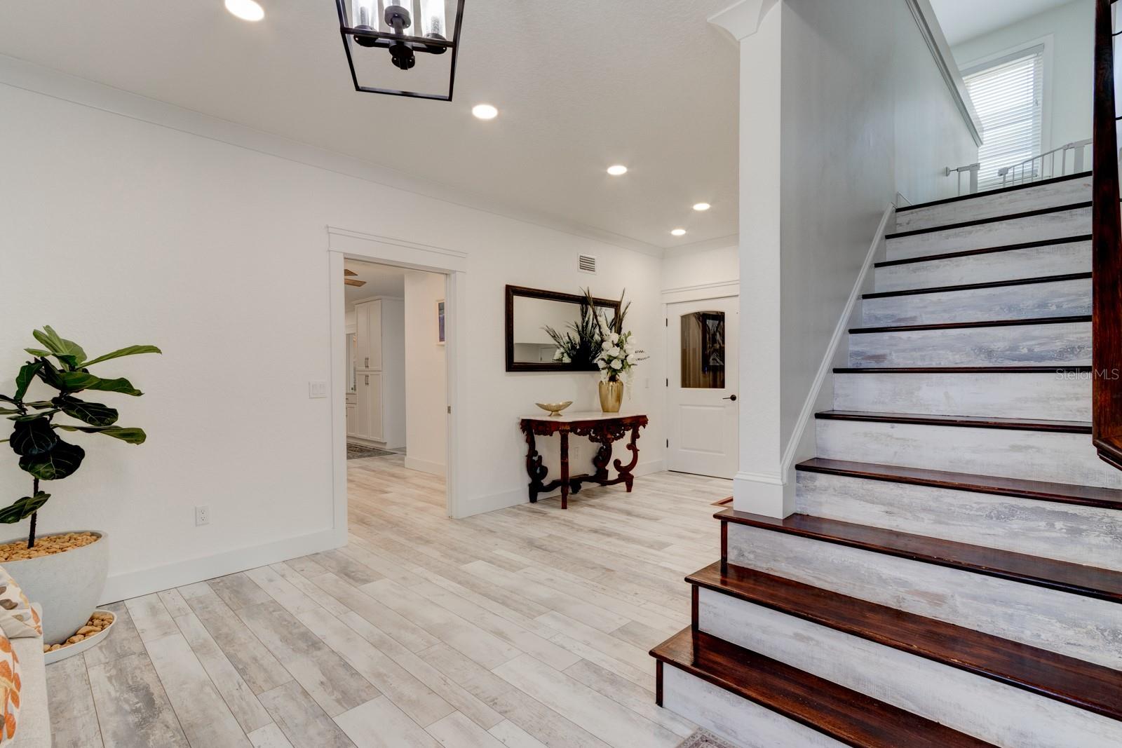 Image 6 of 67 For 1480 Lakeview Drive