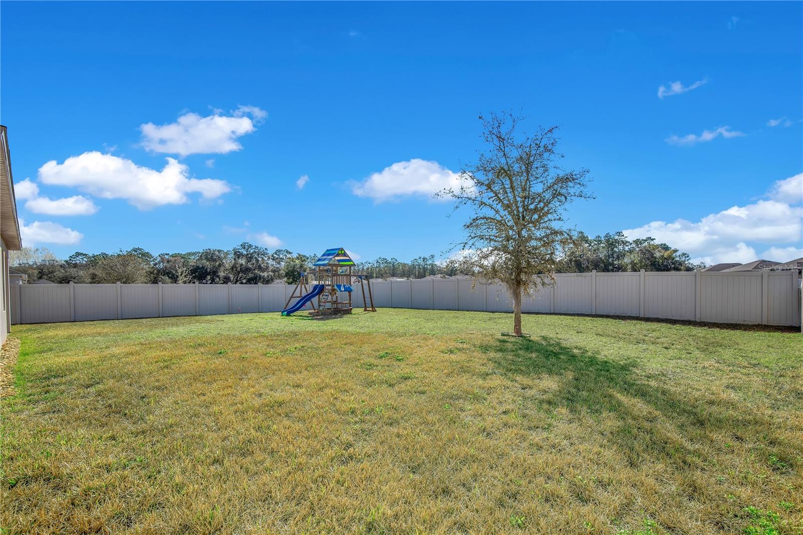 Image 23 of 38 For 332 Nowell Loop