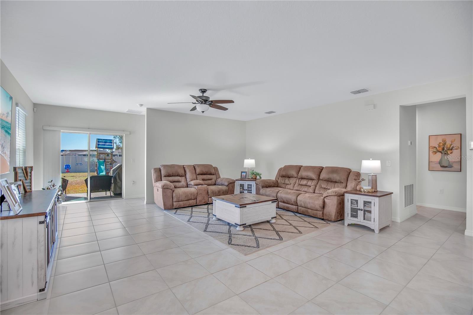 Image 7 of 38 For 332 Nowell Loop