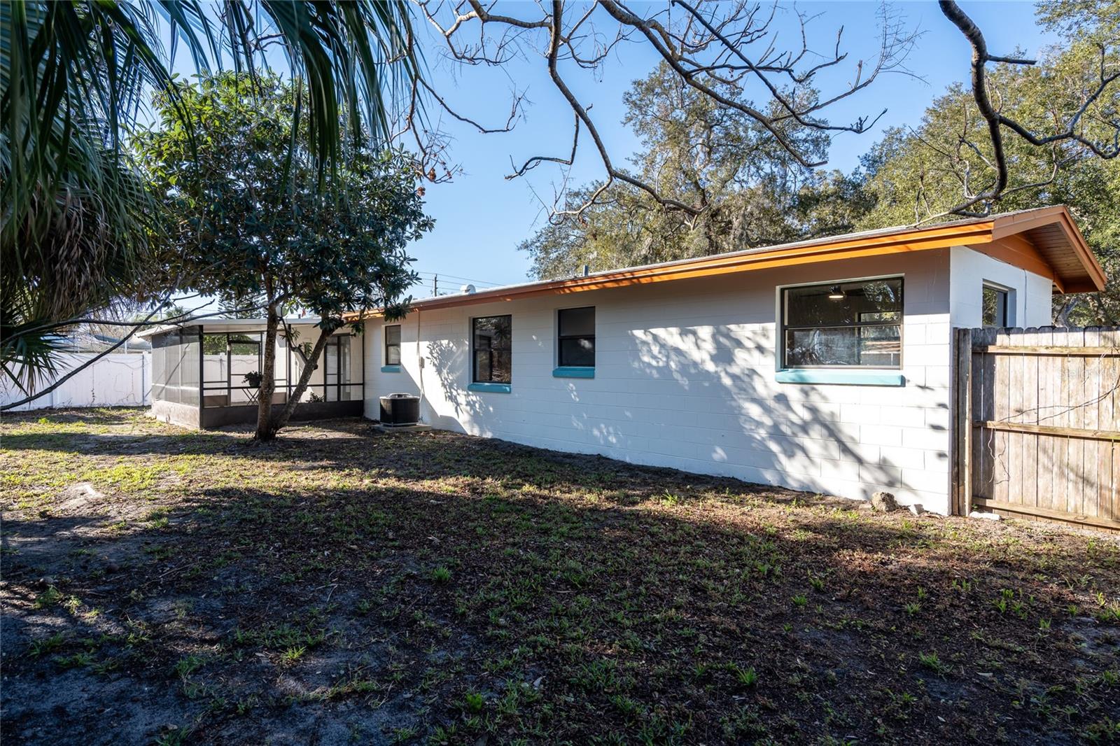 Image 23 of 24 For 355 Fir  