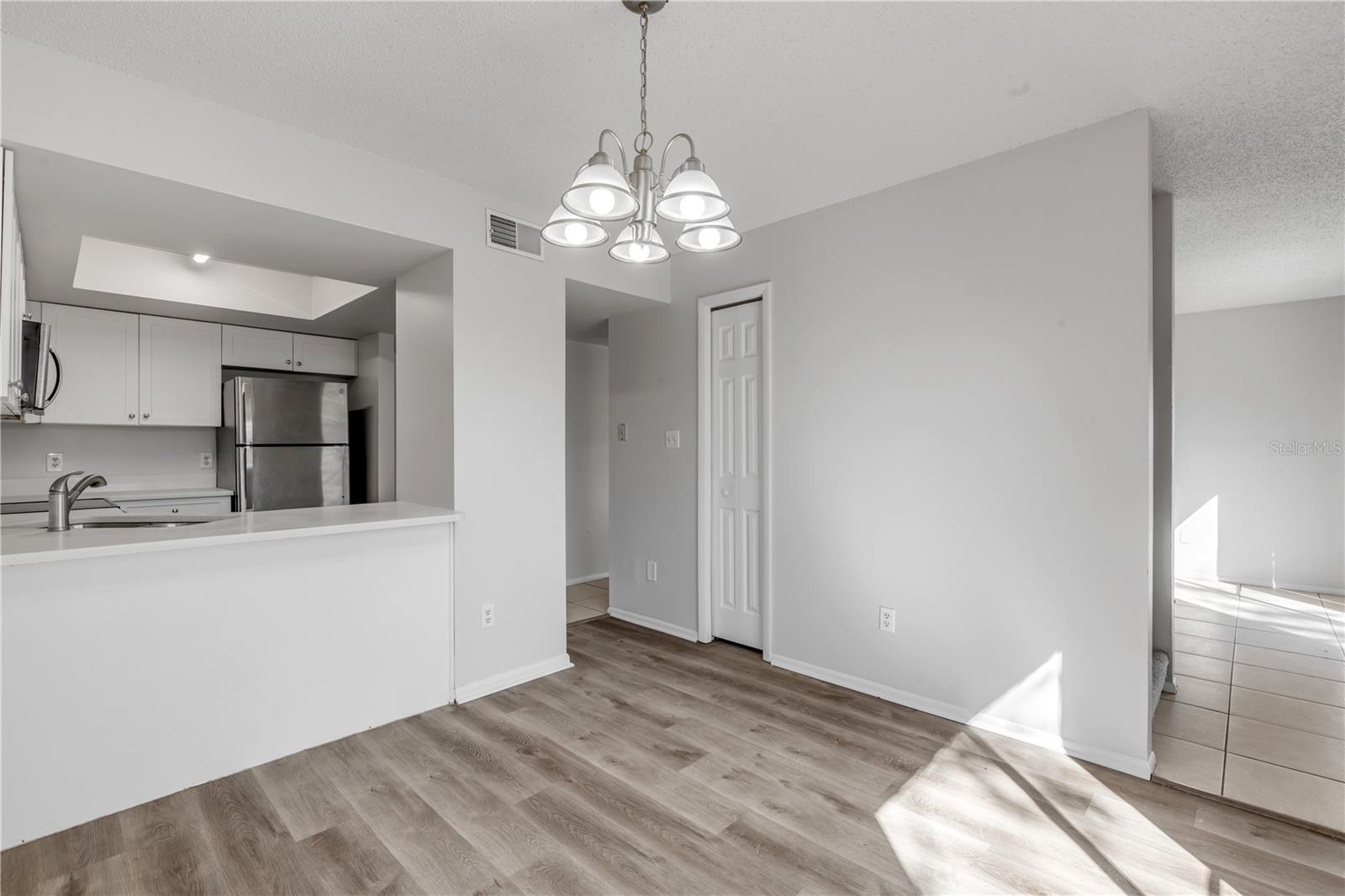 Image 12 of 29 For 1124 Mill Run Circle