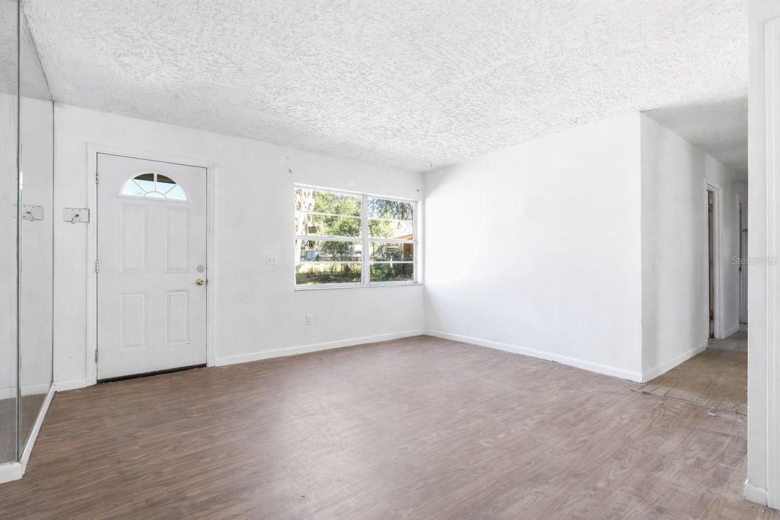 Image 13 of 40 For 808 Oakmont Court