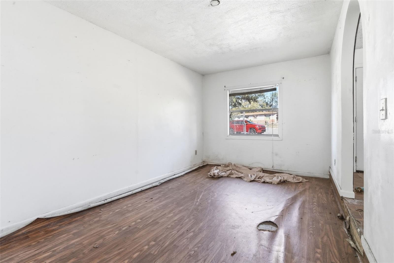 Image 16 of 40 For 808 Oakmont Court