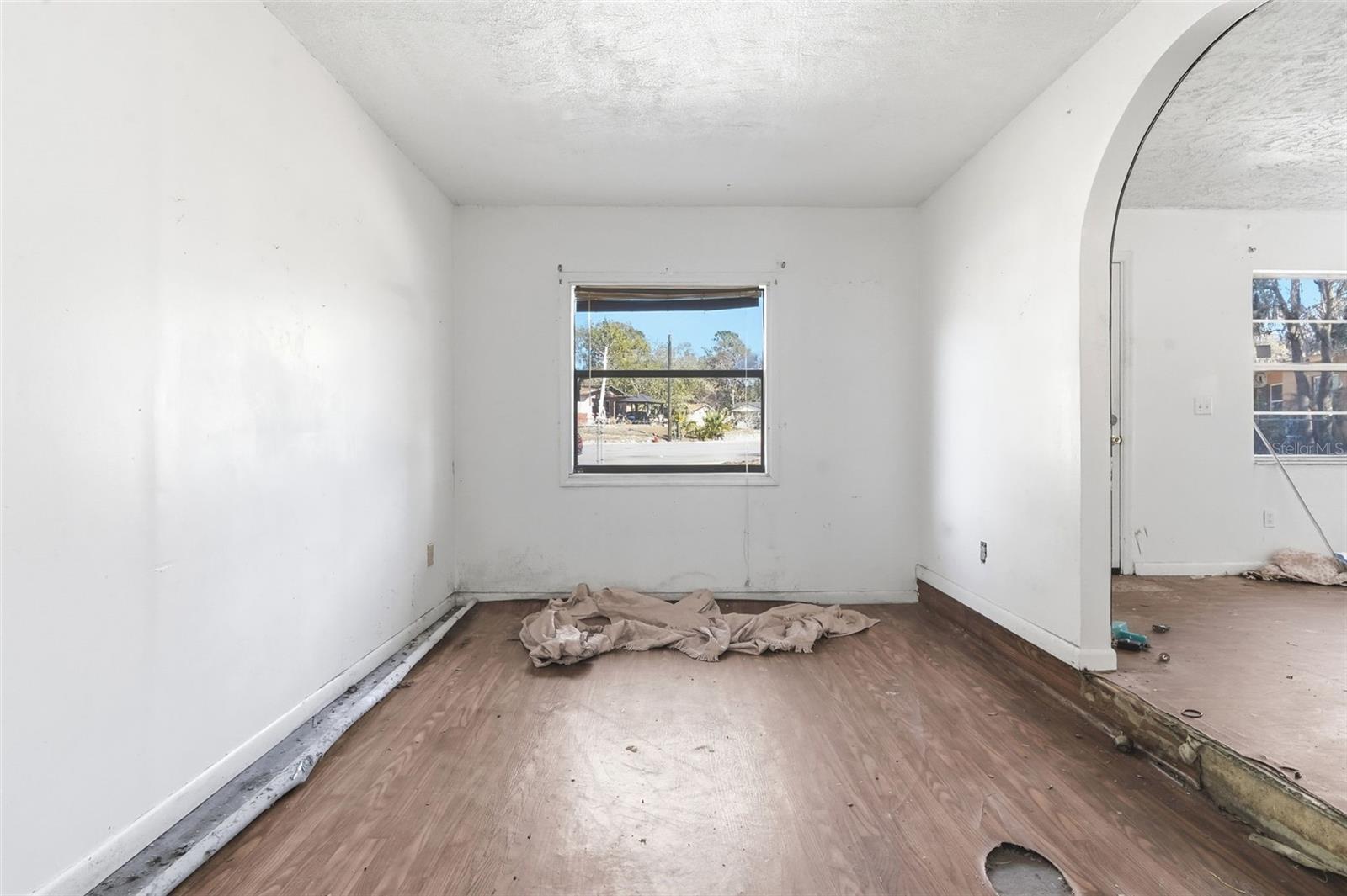 Image 18 of 40 For 808 Oakmont Court