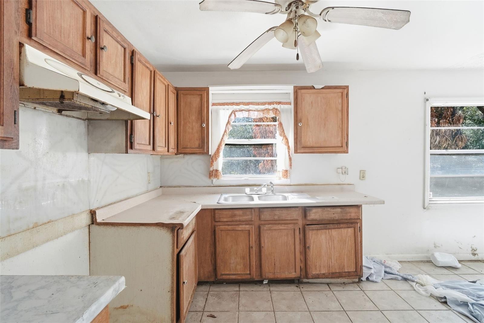 Image 20 of 40 For 808 Oakmont Court