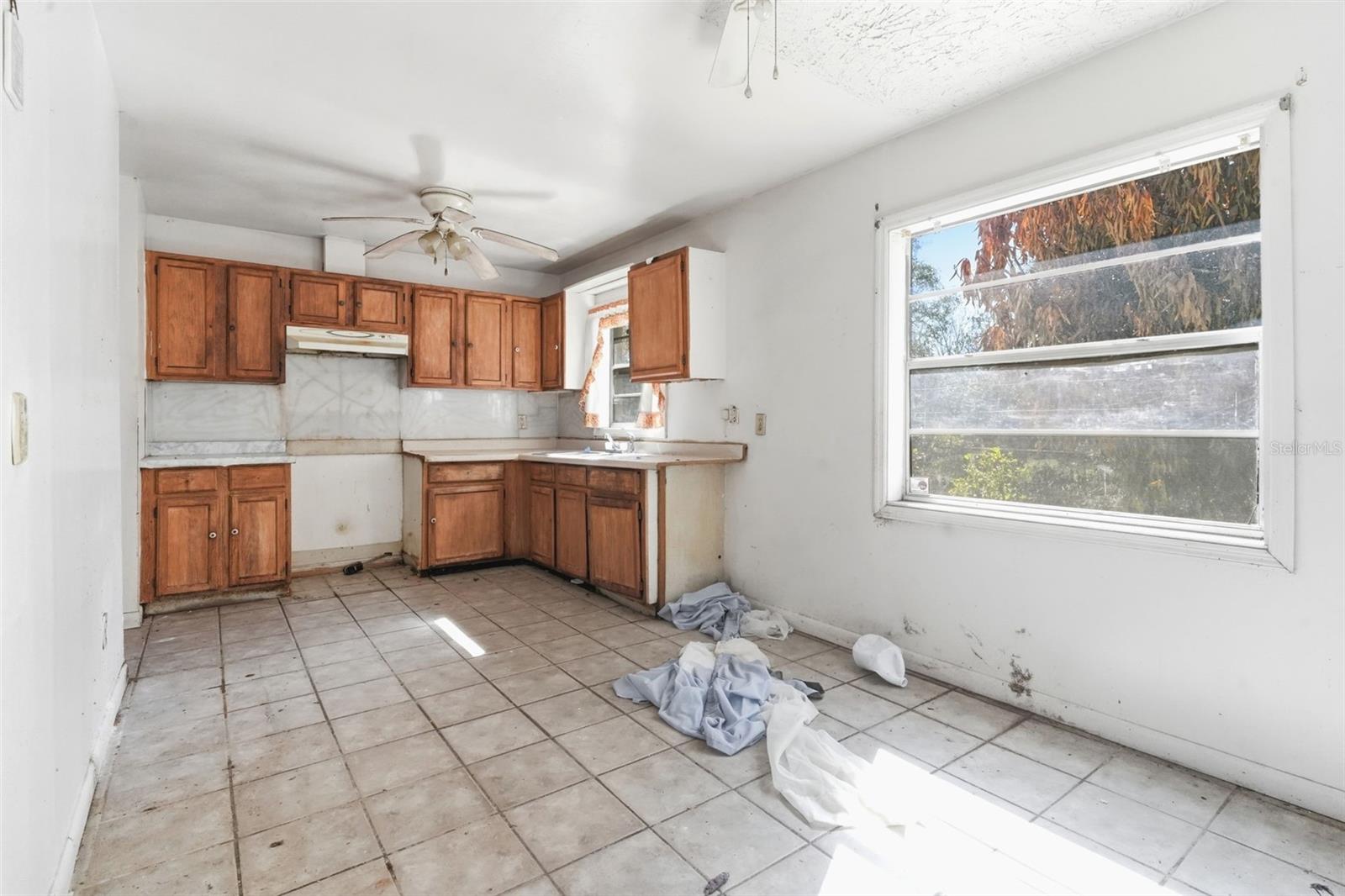 Image 23 of 40 For 808 Oakmont Court