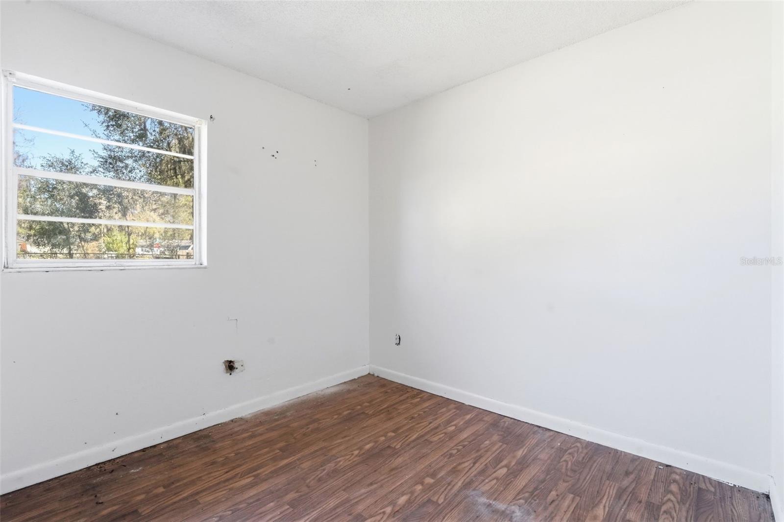 Image 29 of 40 For 808 Oakmont Court