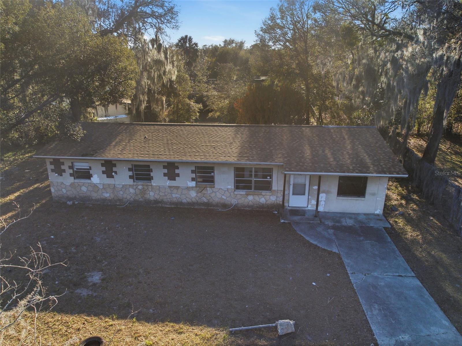 Image 3 of 40 For 808 Oakmont Court