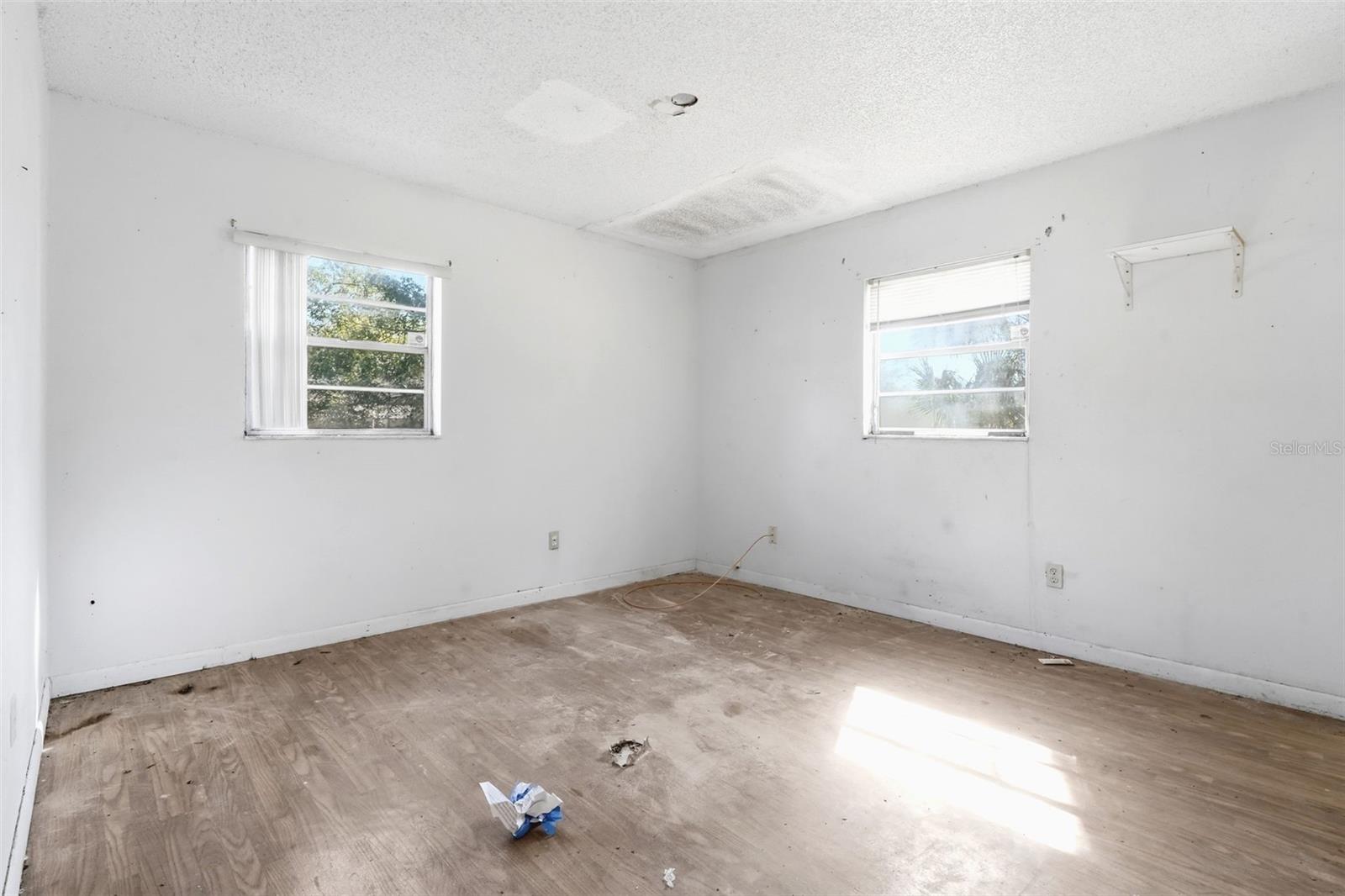 Image 31 of 40 For 808 Oakmont Court